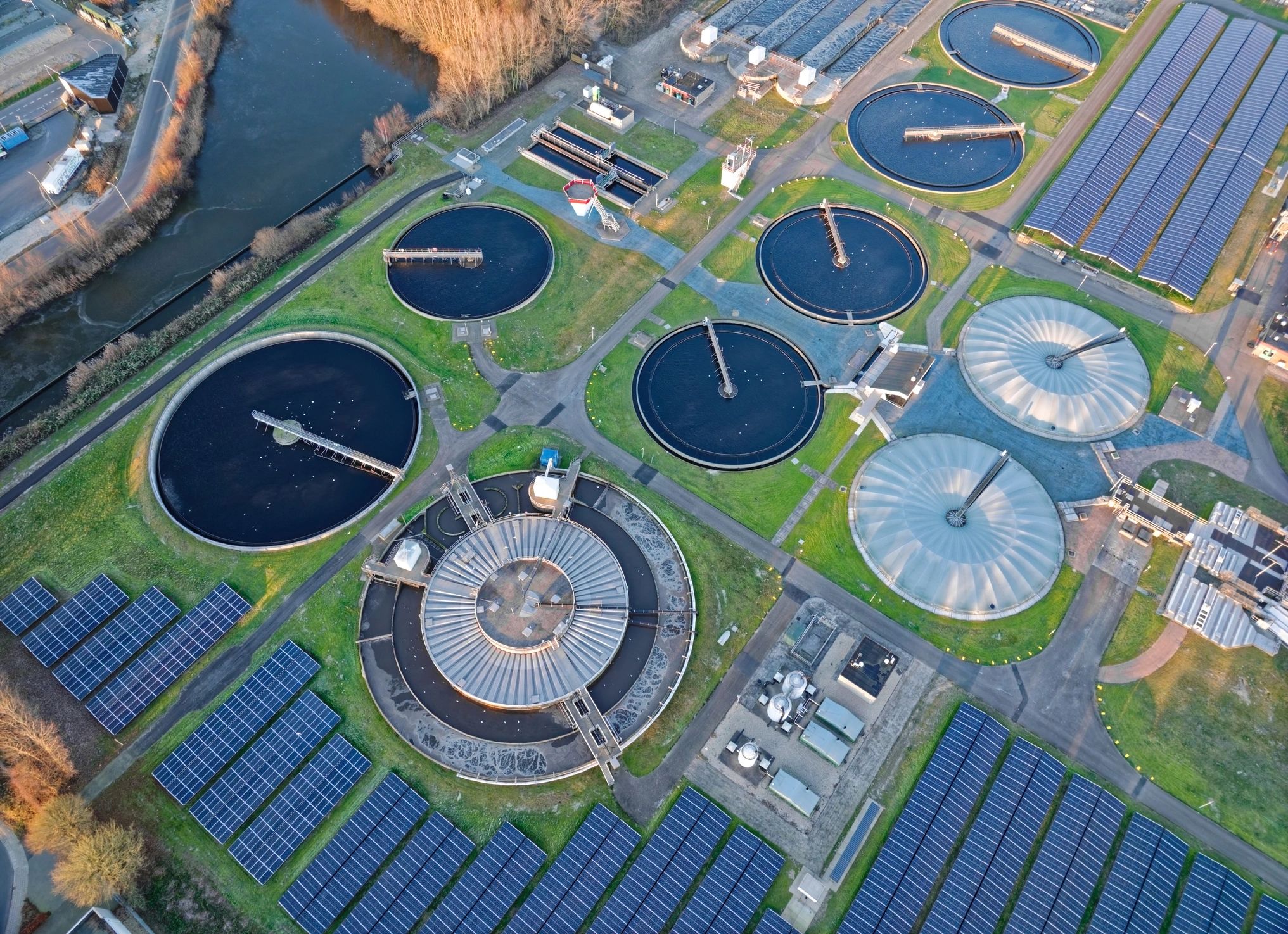 Planta de tratamiento de aguas con sistemas integrados