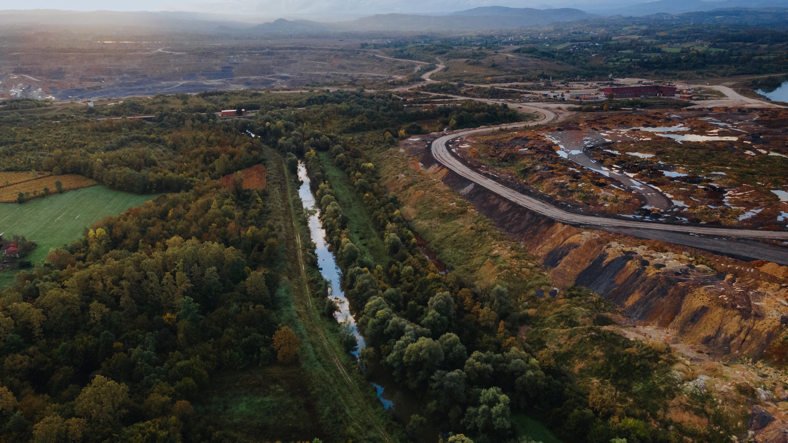 Zona industrial minera vista aérea para gestión de proyectos
